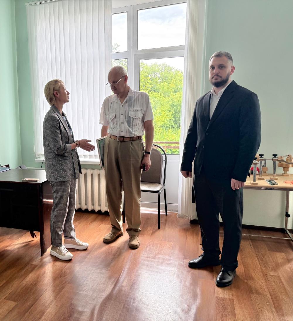 Левина Елена Степановна представила нового главного врача ОБУЗ "ИОКЦМР"